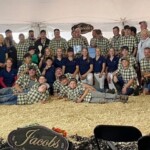 Jacobsセールを手伝って下さった皆さんと記念写真